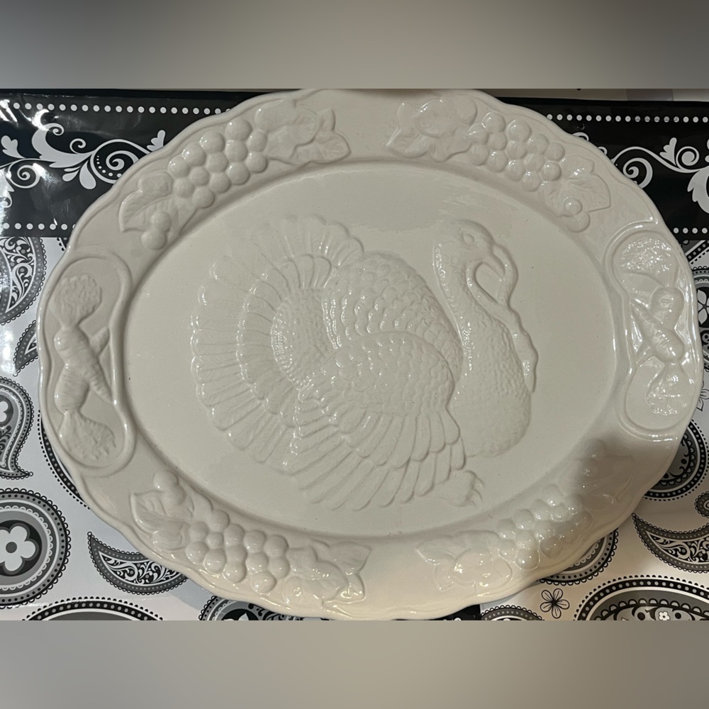 Vintage white embossed turkey 🦃 platter